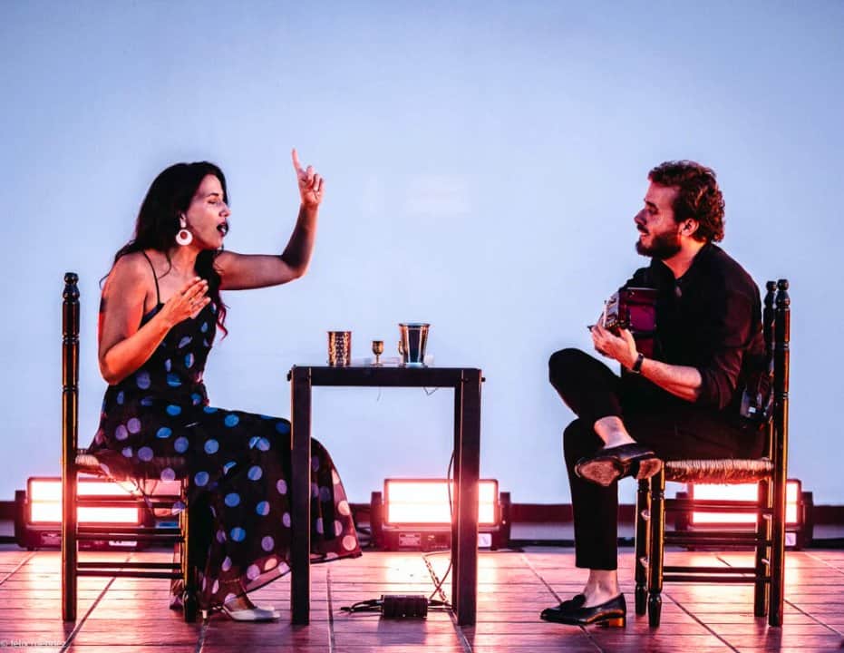“Ofrenda”: Alba Carmona y Jesús Guerrero llevan al Teatro Real un diálogo íntimo entre voz y guitarra
