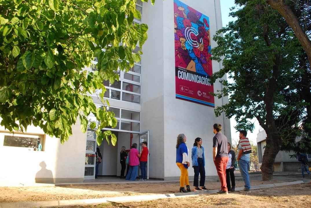 Buscan artistas para pintar un mural por los 10 años de la Facultad de Comunicación