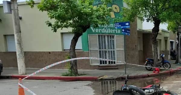 Está con riesgo de vida el motociclista que chocó en San Luis y Pellegrini