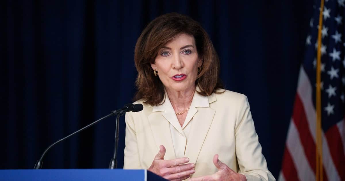 Hochul desafía al gobierno federal por el fin del TPS para casi un millón de migrantes: “Es imprudente e inhumano”