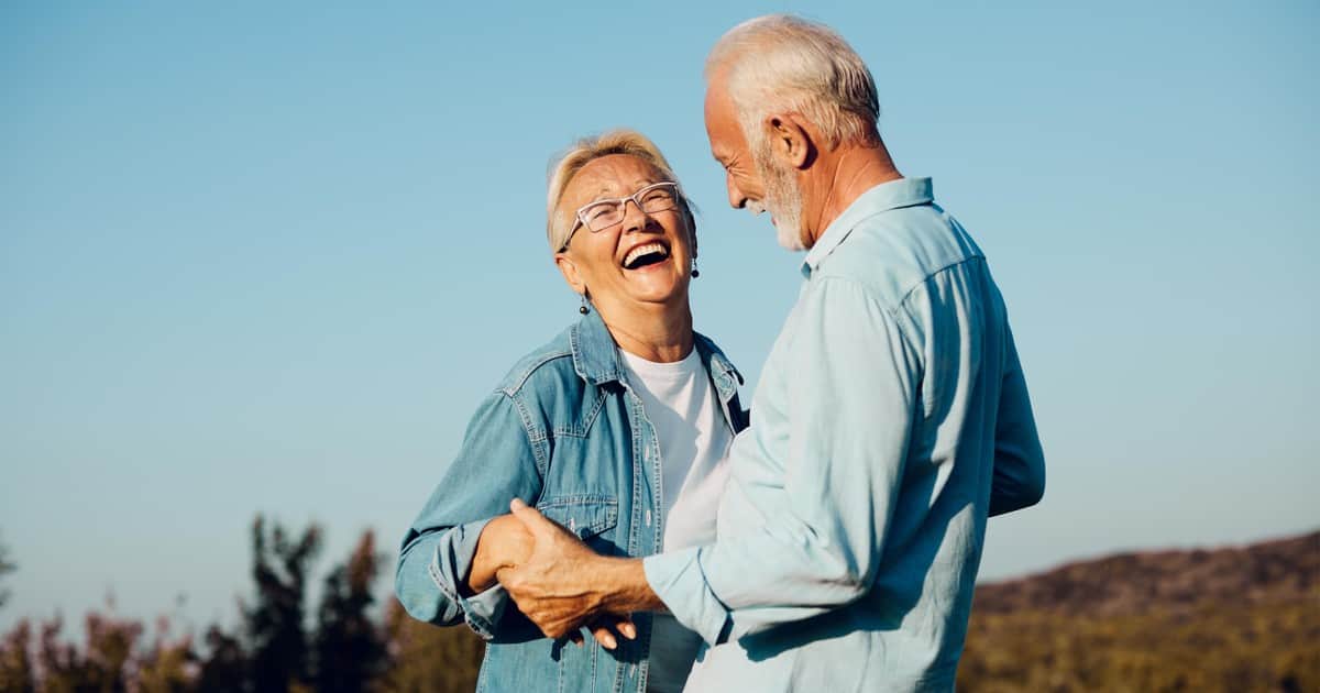 La psicología dice que las personas que de repente reducen su estilo de vida a los 60 años (casa más pequeña, menos ropa, lista de invitados más acotada) no se están rindiendo, sino que finalmente se dan cuenta de lo que les estaba costando dinero sin obtener nada a cambio