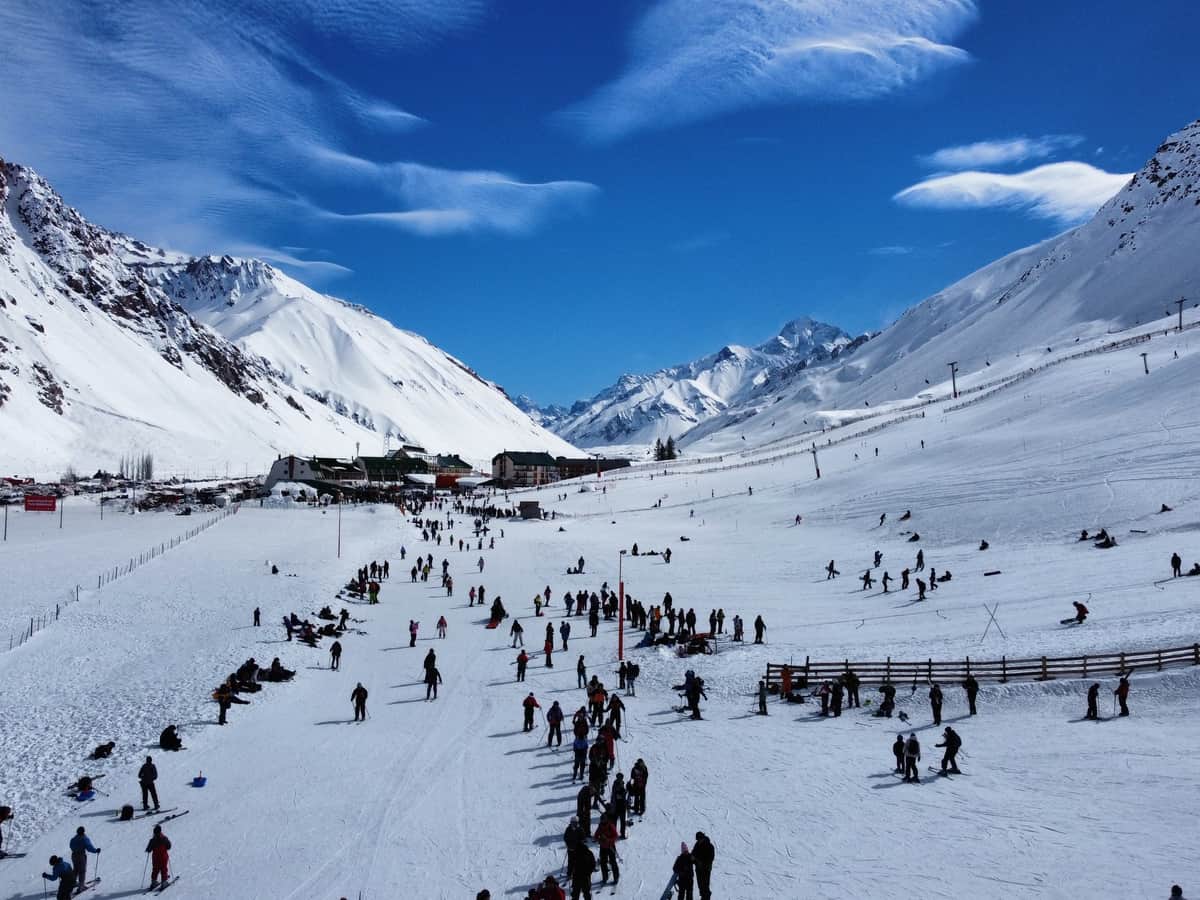 Mendoza: una joven tuvo un grave accidente mientras esquiaba en Penitentes y fue trasladada de urgencia en medio de un temporal de nieve