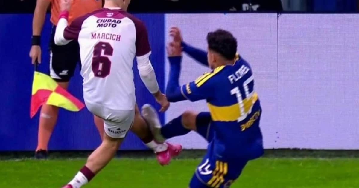 La gran polémica en Boca vs Lanús: la dura entrada de Leonel Flores que Dóvalo castigó sólo con amarilla