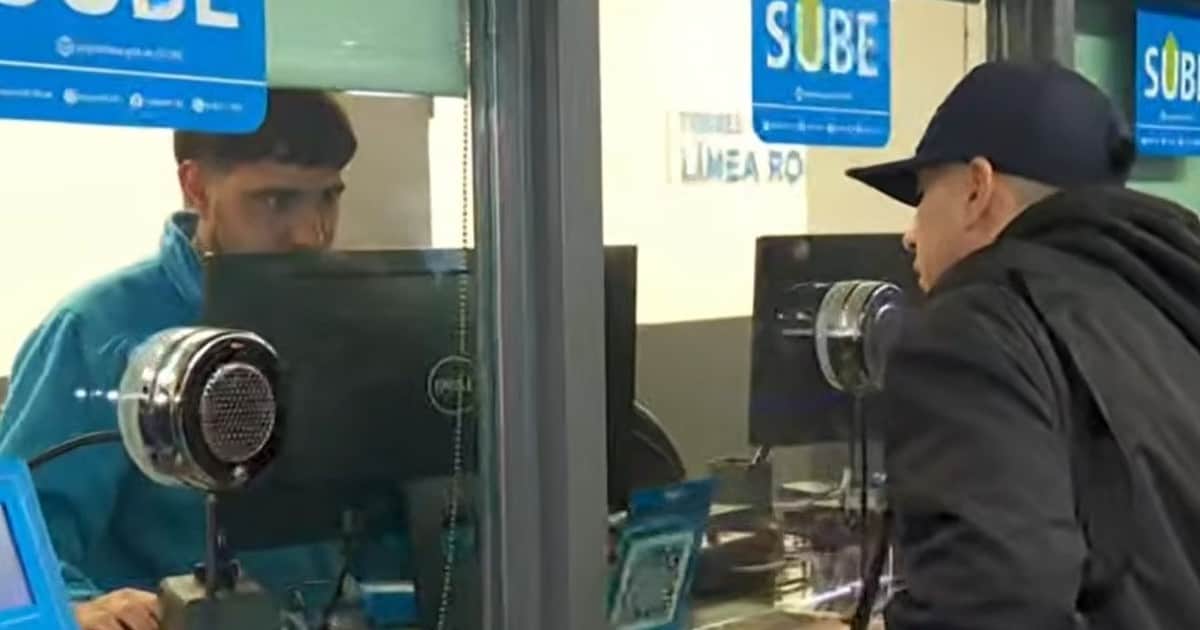 Caos para viajar: largas filas para cargar la tarjeta SUBE por problemas en el sistema de acreditaciones