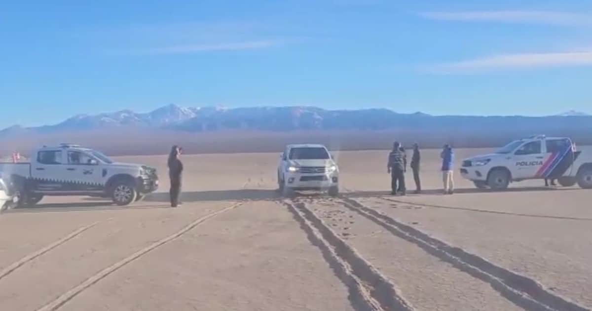 Daño ambiental en Pampa del Leoncito: cómo fue el operativo especial para mover la camioneta enterrada y una multa millonaria