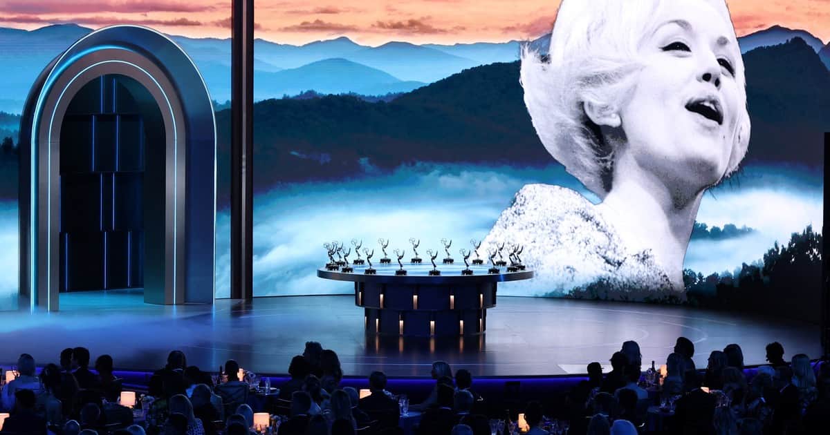 A 20 días de su muerte, Dolly Parton tuvo un emotivo homenaje en los Premios Emmy