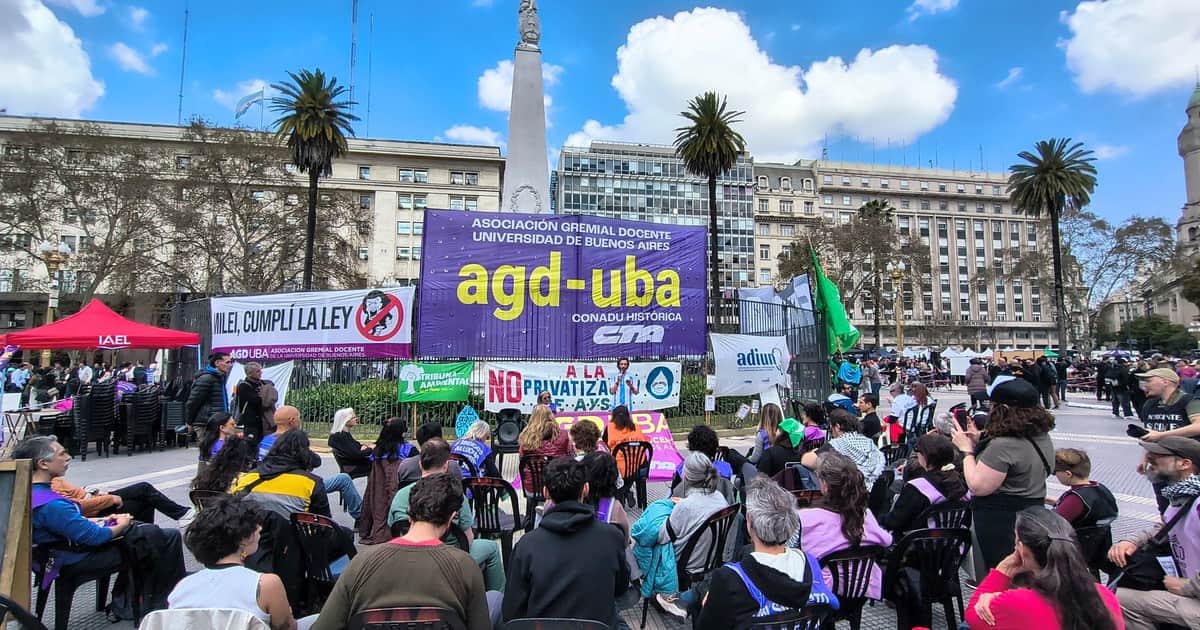Universidades: hubo actos y clases públicas en Plaza de Mayo para que se cumpla la ley de Financiamiento
