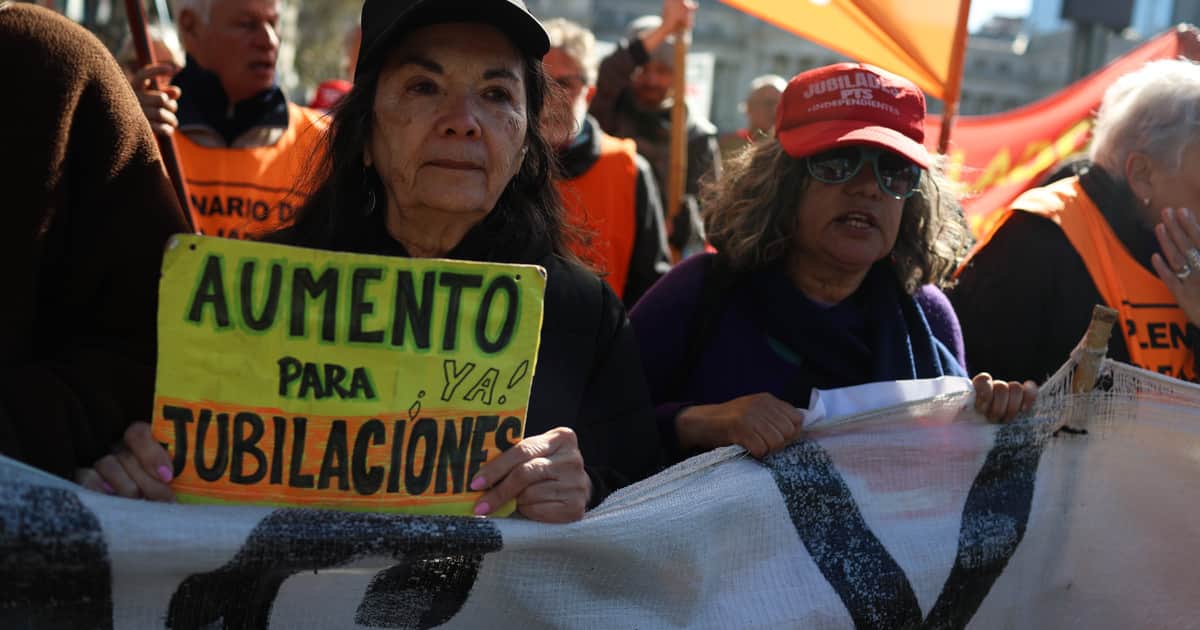 Menos jubilados: por la caída del empleo registrado, el Gobierno ya contempla en el Presupuesto que irá bajando el padrón