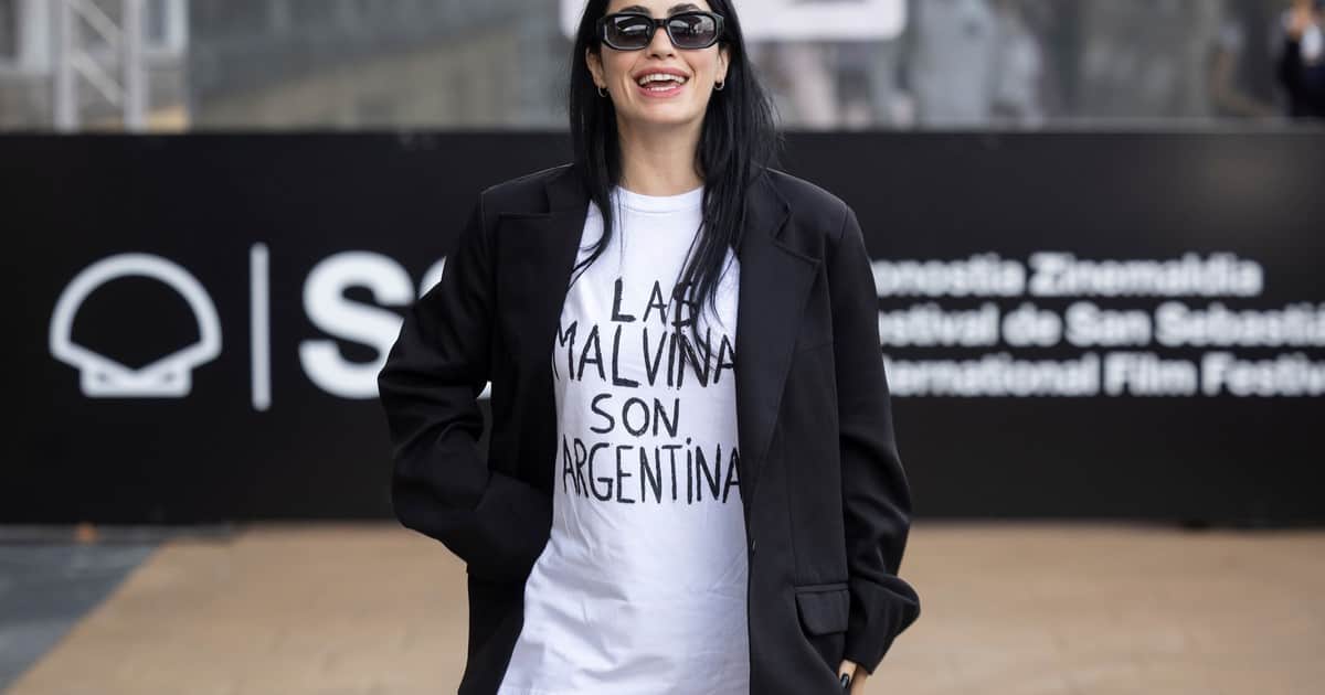 Lali Espósito lució una remera con la leyenda "Las Malvinas son argentinas" en el Festival Internacional de Cine de San Sebastián