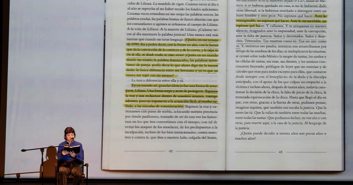 Una lectura performática lleva la dramática novela ‘El invencible verano de Liliana’ al Malba