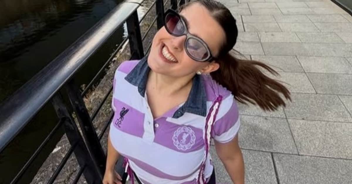 Ella, 24 años, gastaba 800 euros al mes en ropa por su adicción a las compras: "El subidón de dopamina me mantenía comprando"