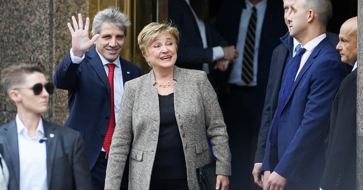 Llega la tercera misión del FMI a la Argentina: revisan la meta fiscal, la de reservas y el rumbo del programa