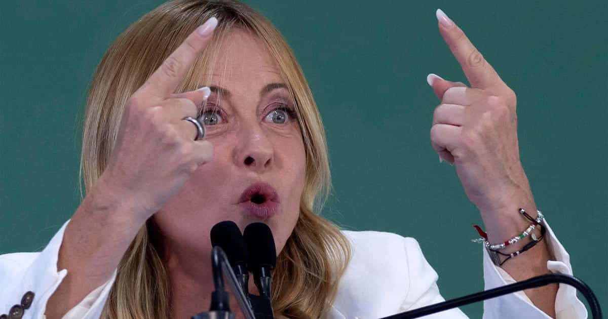 Directores de escuela ponen en duda el plan de Meloni de limitar la matrícula de extranjeros en Italia: "No podemos expulsar niños"