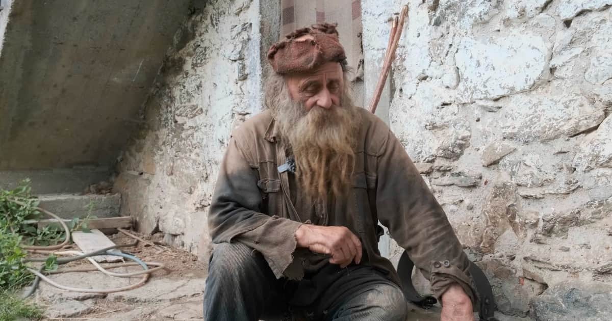 Flaminio tuvo que irse de su casa y vive aislado en la montaña con sus ovejas desde hace 47 años: "Aquí no necesito nada"