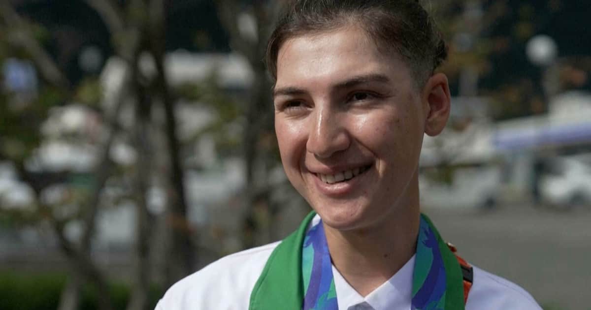 Fariba Hashimi, la ciclista que se vestía de hombre para poder entrenar en su país, gana medalla en Juegos Asiáticos