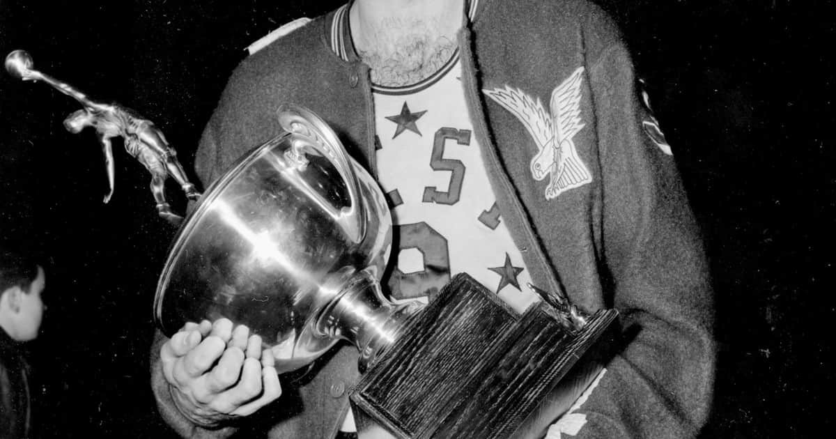 Murió Bob Pettit, el primer MVP de la NBA: el recuerdo de la legendaria noche en la que anotó 50 puntos y ganó su único título