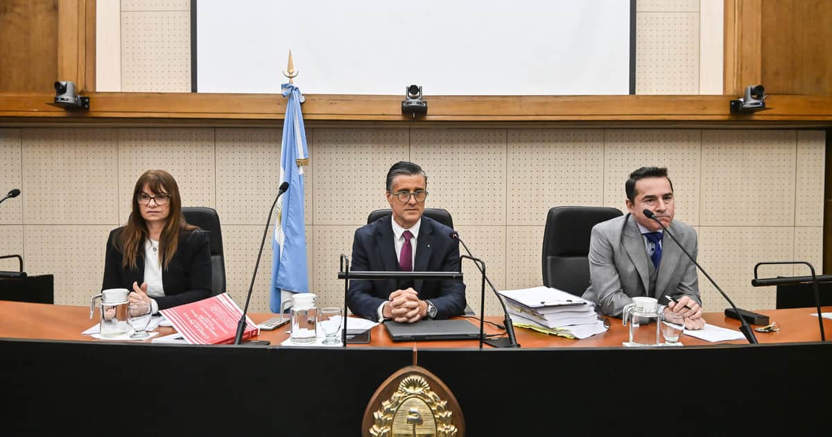 A través de la UIF, el Gobierno también se opone a que se divida el juicio por lavado contra Cristina y Máximo Kirchner Hotesur-Los Sauces