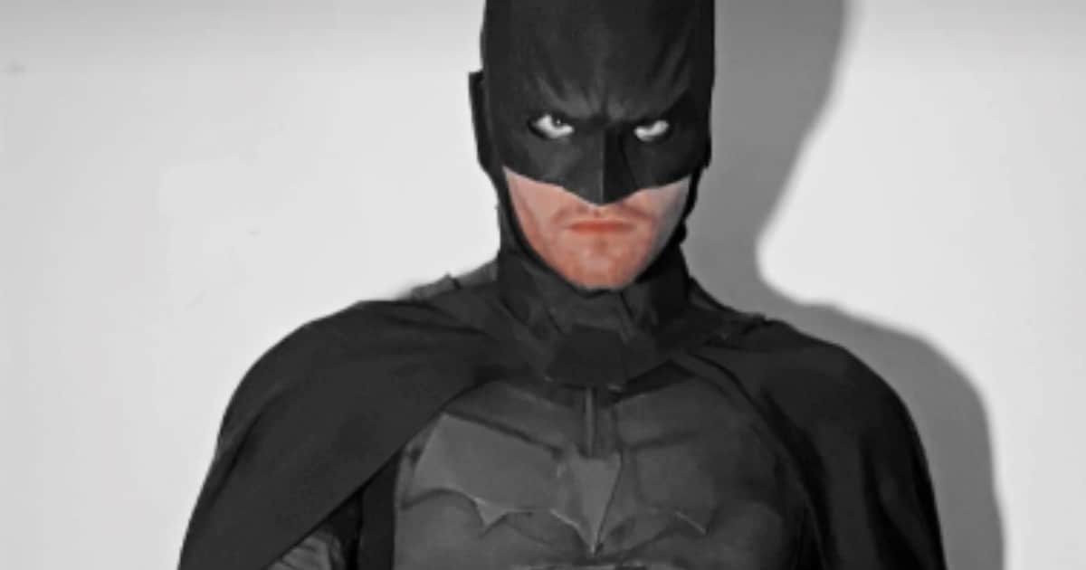 Se disfrazó de Batman para una fiesta y terminó recuperando un bolso robado en la calle tras escalar un muro