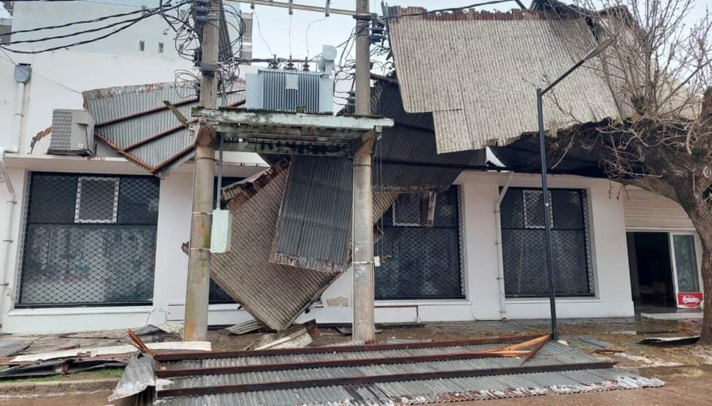 Fuertes ráfagas de viento y episodios de granizo: una intensa tormenta sacudió a la zona núcleo