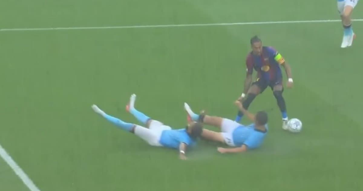 Hizo pasar de largo a dos: el golazo de Raphinha en Barcelona vs Feyenoord por la Champions League