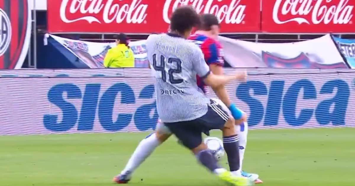 El pisotón de Herrera a Auzmendi: ¿era para la segunda amarilla?