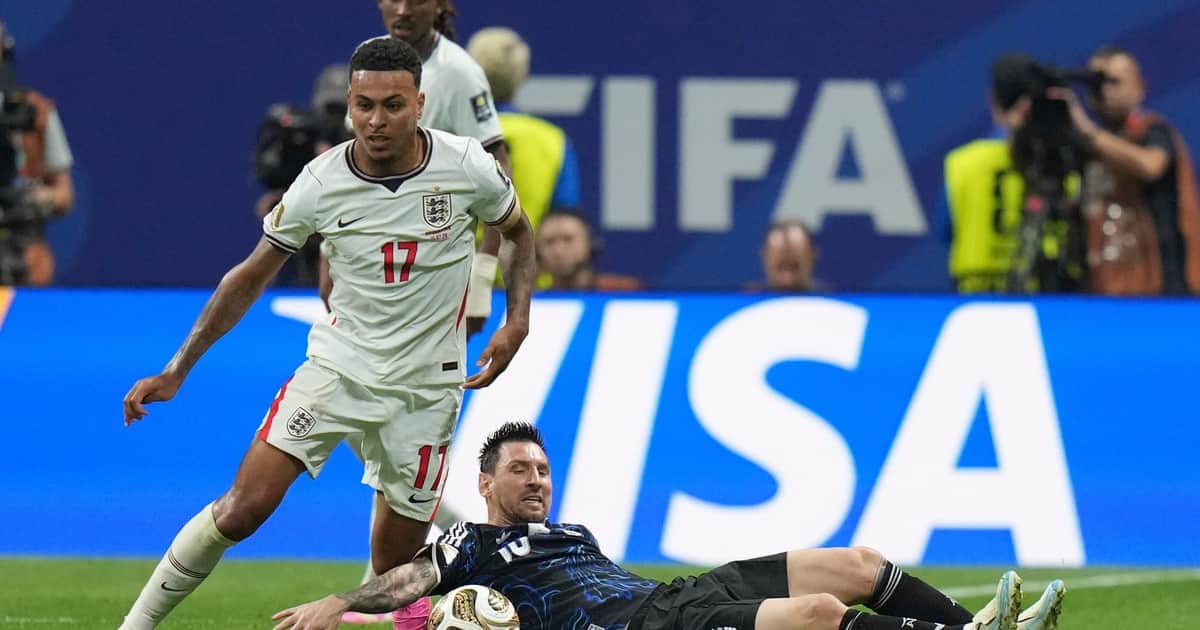 Tiene a Cristiano Ronaldo como favorito, pero quedó impactado por Messi cuando lo enfrentó en el Mundial