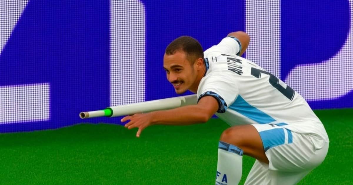 Video: la insólita expulsión de un israelí tras festejar un gol